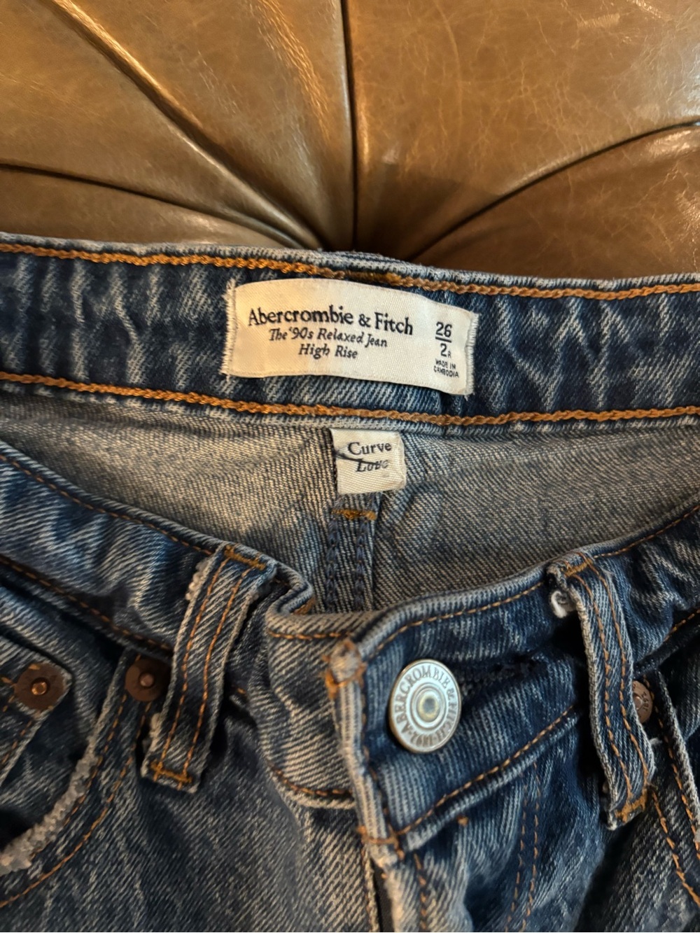 Abercrombie & Fitch Relaxed Straight-Leg Blue Denim Jeans - Picture 2 of 3